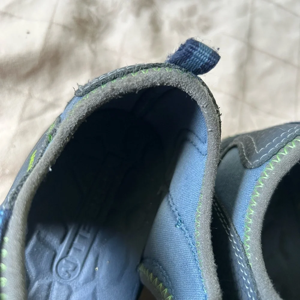 Merrill Boy’s Hydro Hiker Sandal (MY53375). Size Youth 5W. Navy/lime green.
